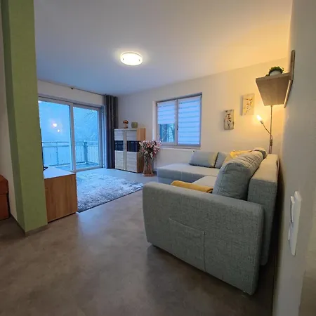 1 Barrierefrei * שמידפלד אם רנשטייג